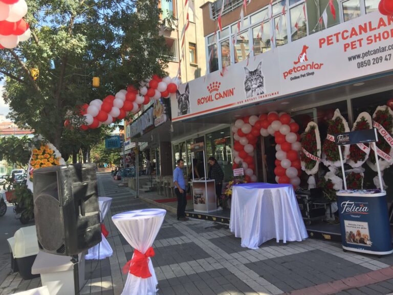 Her Türlü Etkinlik İçin Uygun Kokteyl Masası Kiralama Çözümleri